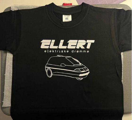 2025 - Tr&aelig;f T-Shirt